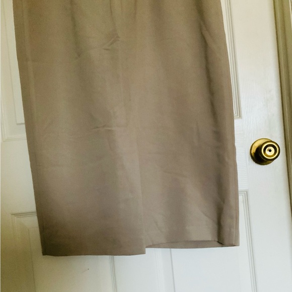 VINTAGE PENCIL SKIRT, w/ lining. By Michele NY. - Picture 11 of 12